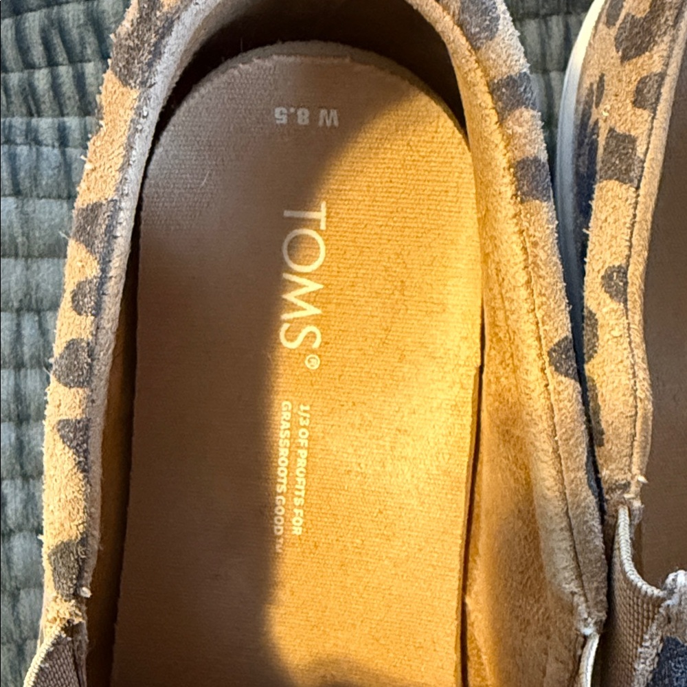 TOMS Leopard Print Slip-On Flats in Tan and Brown - Picture 2 of 5